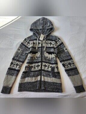 Cowichan Style Sweater With Buffalo -  Hooded Zip Cardigan